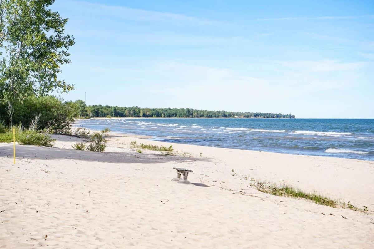 Beach Club Of Oscoda - The Lakeshore Cottage ภายนอก รูปภาพ