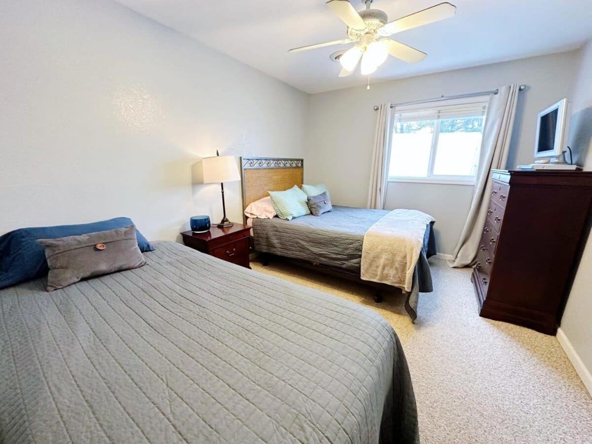 Beach Club Of Oscoda - The Lakeshore Cottage ภายนอก รูปภาพ