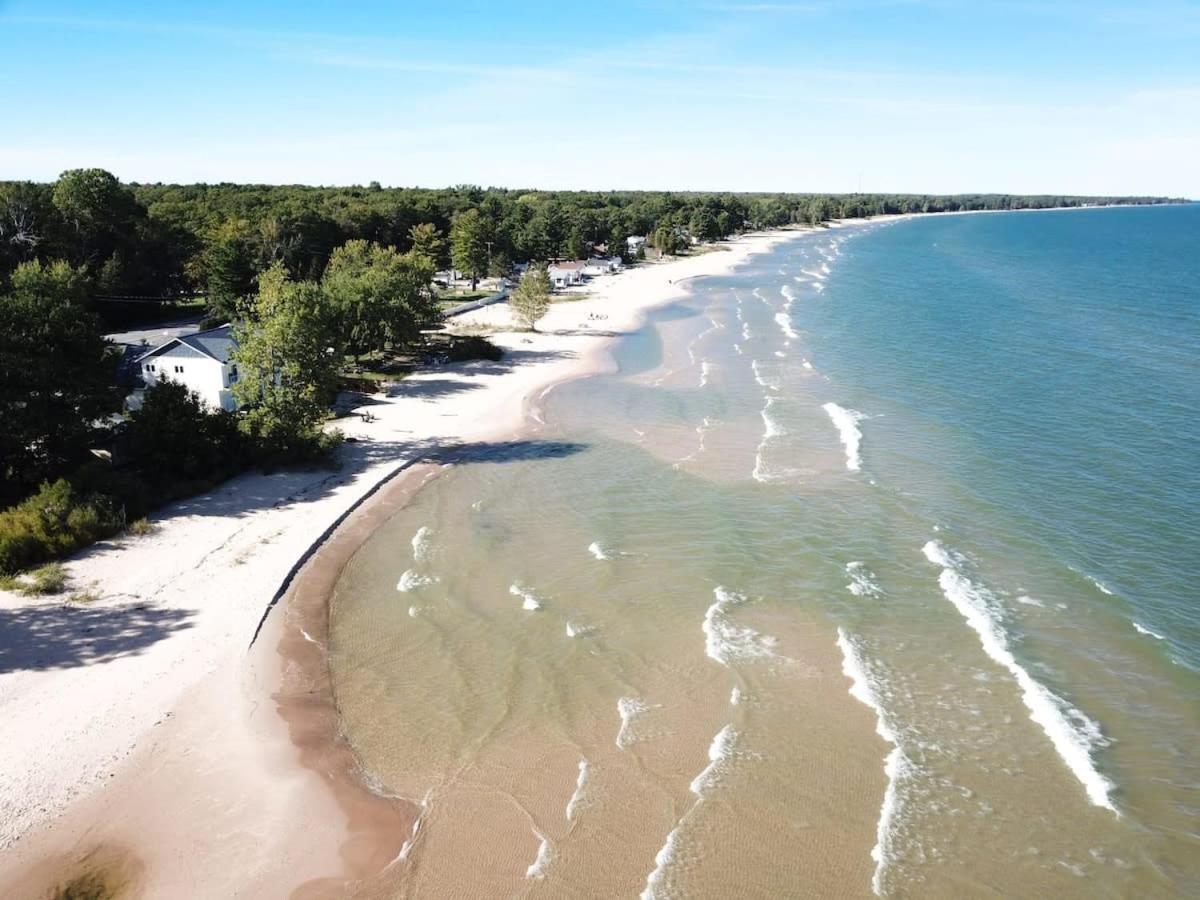 Beach Club Of Oscoda - The Lakeshore Cottage ภายนอก รูปภาพ